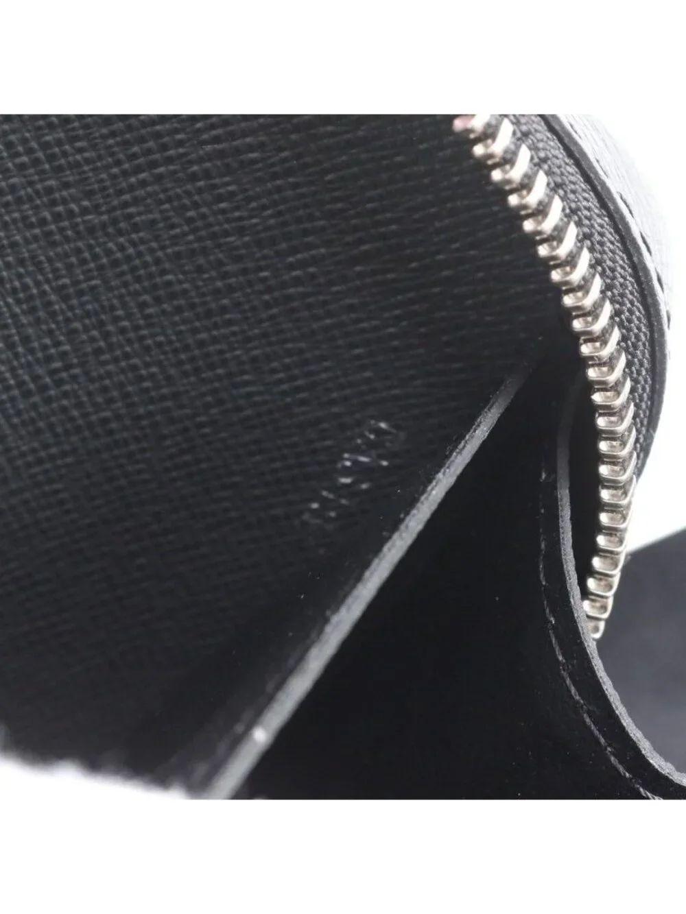 Louis Vuitton Taiga Zippy XL Organizer Leather Wallet Zip Around